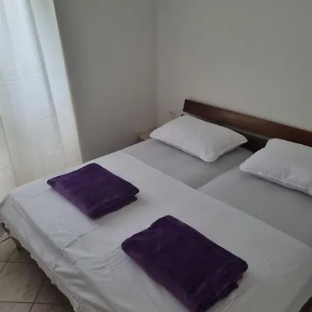 Mare - 20 M From Beach *