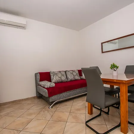 Appartamento Mare - 20 M From Sukošan